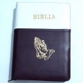 Biblie imbracata in  piele, duo, alb-maro